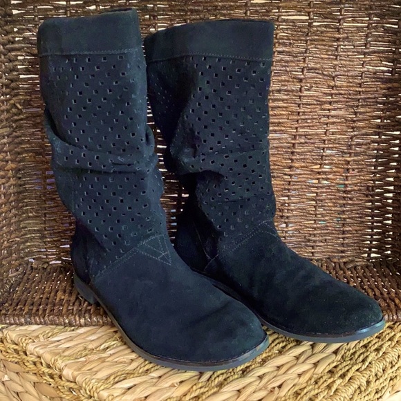 TOMS boots. sz 8 good used condition. - Picture 2 of 8